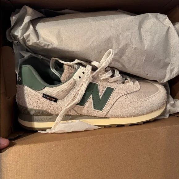 New Balance Unisex 574 Green and Cream Sneakers - Picture 2 of 7